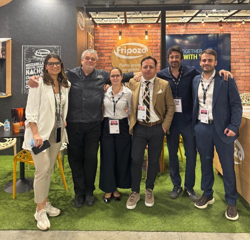 Equipo Fripozo en el stand de la marca.